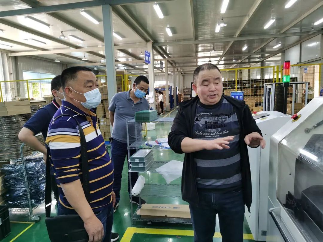 見(jiàn)證企業(yè)實(shí)力！意向客戶到訪參觀久遠(yuǎn)智能工廠